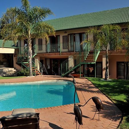 Claires Of Sandton Luxury Guest House Йоганнесбурґ Екстер'єр фото