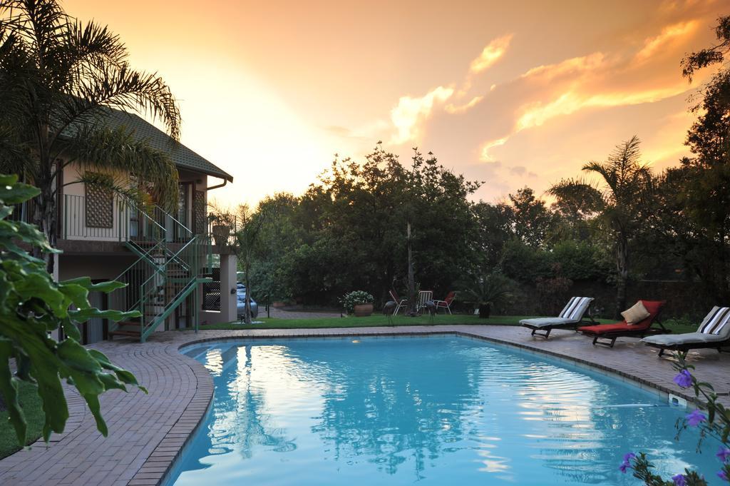 Claires Of Sandton Luxury Guest House Йоганнесбурґ Екстер'єр фото