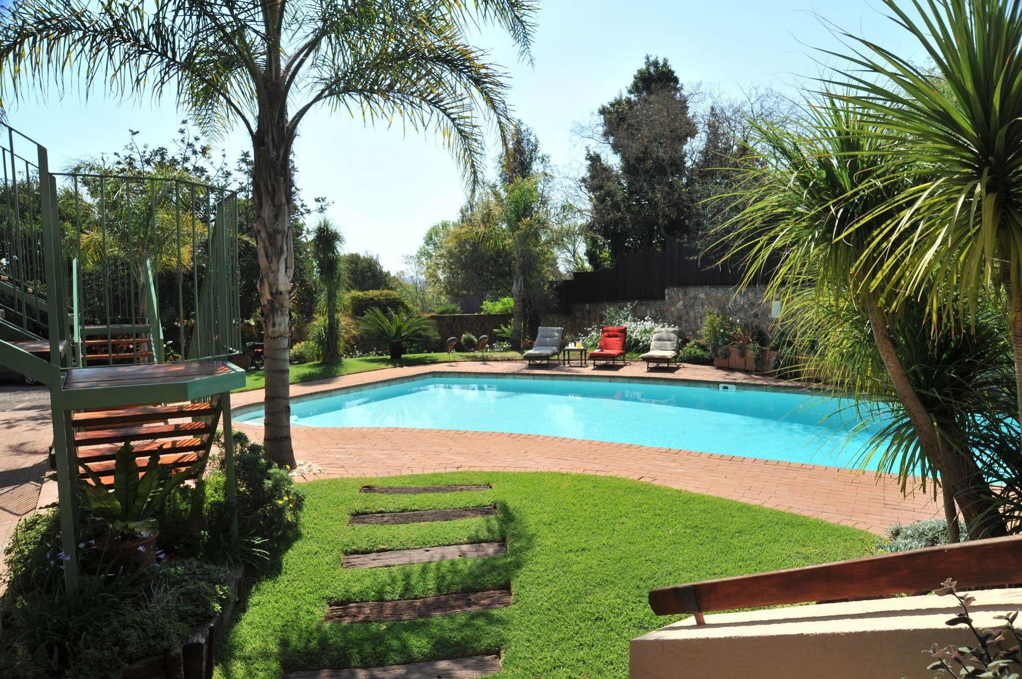 Claires Of Sandton Luxury Guest House Йоганнесбурґ Екстер'єр фото