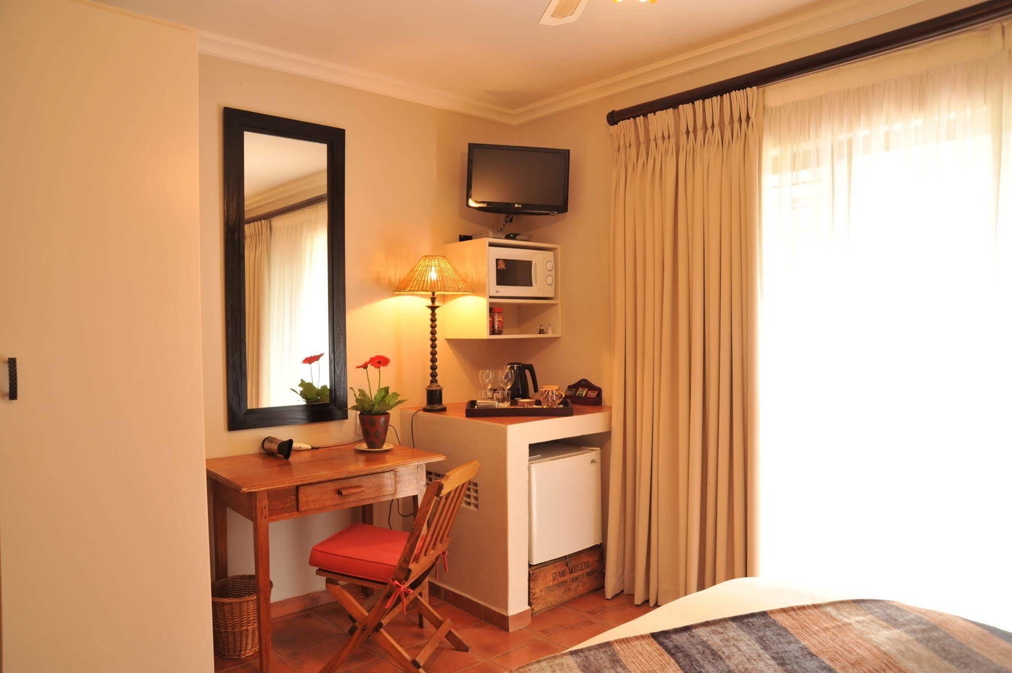 Claires Of Sandton Luxury Guest House Йоганнесбурґ Екстер'єр фото