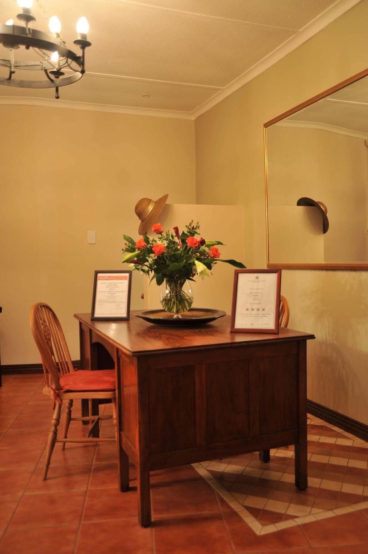 Claires Of Sandton Luxury Guest House Йоганнесбурґ Екстер'єр фото