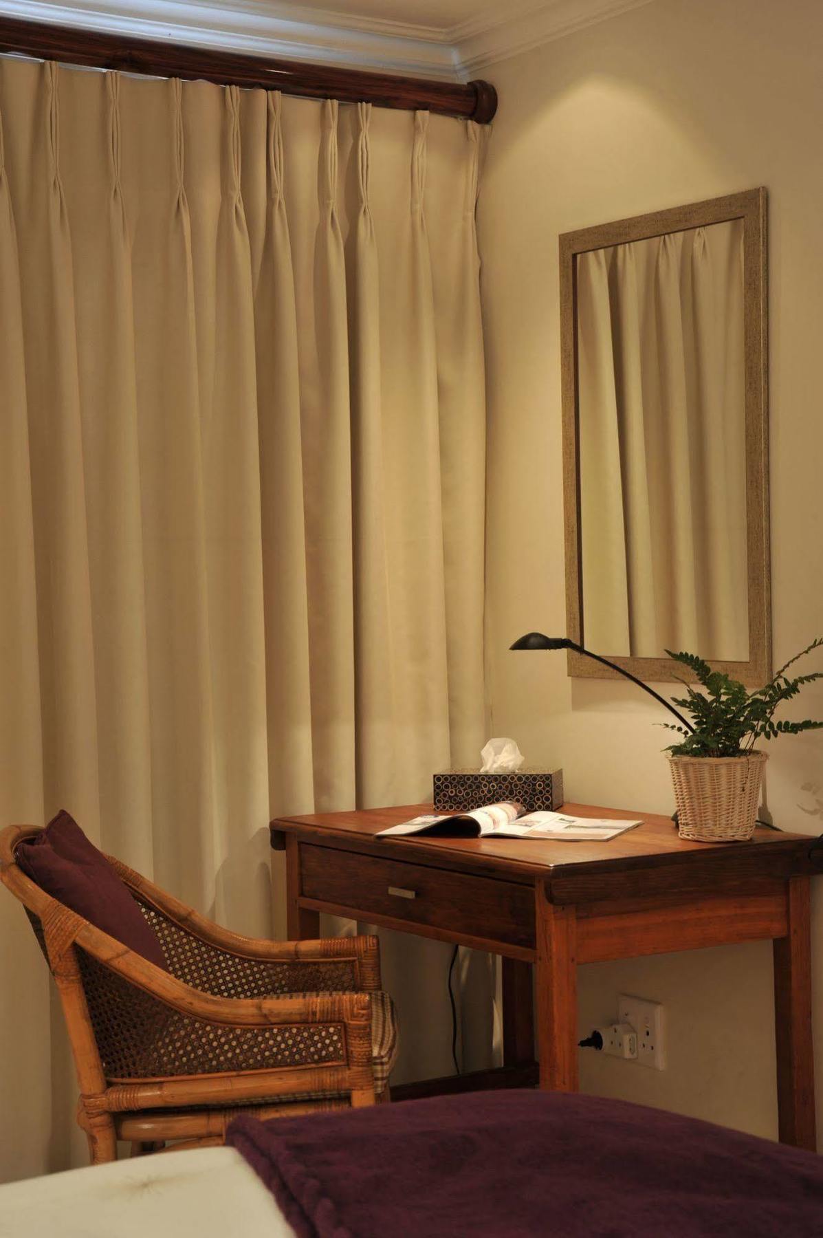 Claires Of Sandton Luxury Guest House Йоганнесбурґ Екстер'єр фото