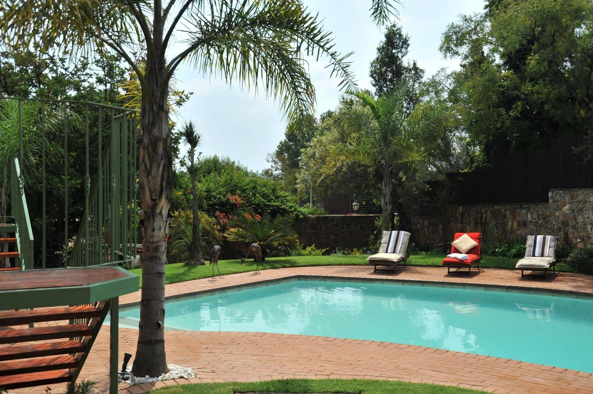 Claires Of Sandton Luxury Guest House Йоганнесбурґ Екстер'єр фото