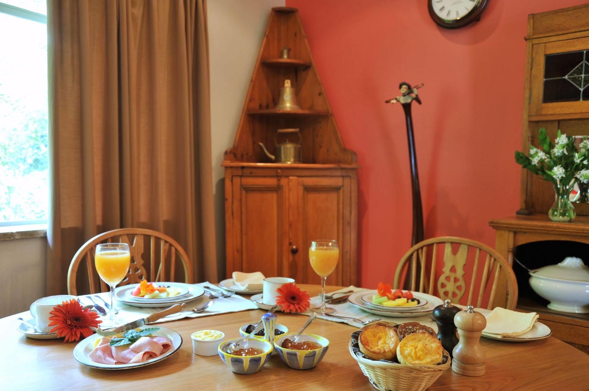Claires Of Sandton Luxury Guest House Йоганнесбурґ Екстер'єр фото