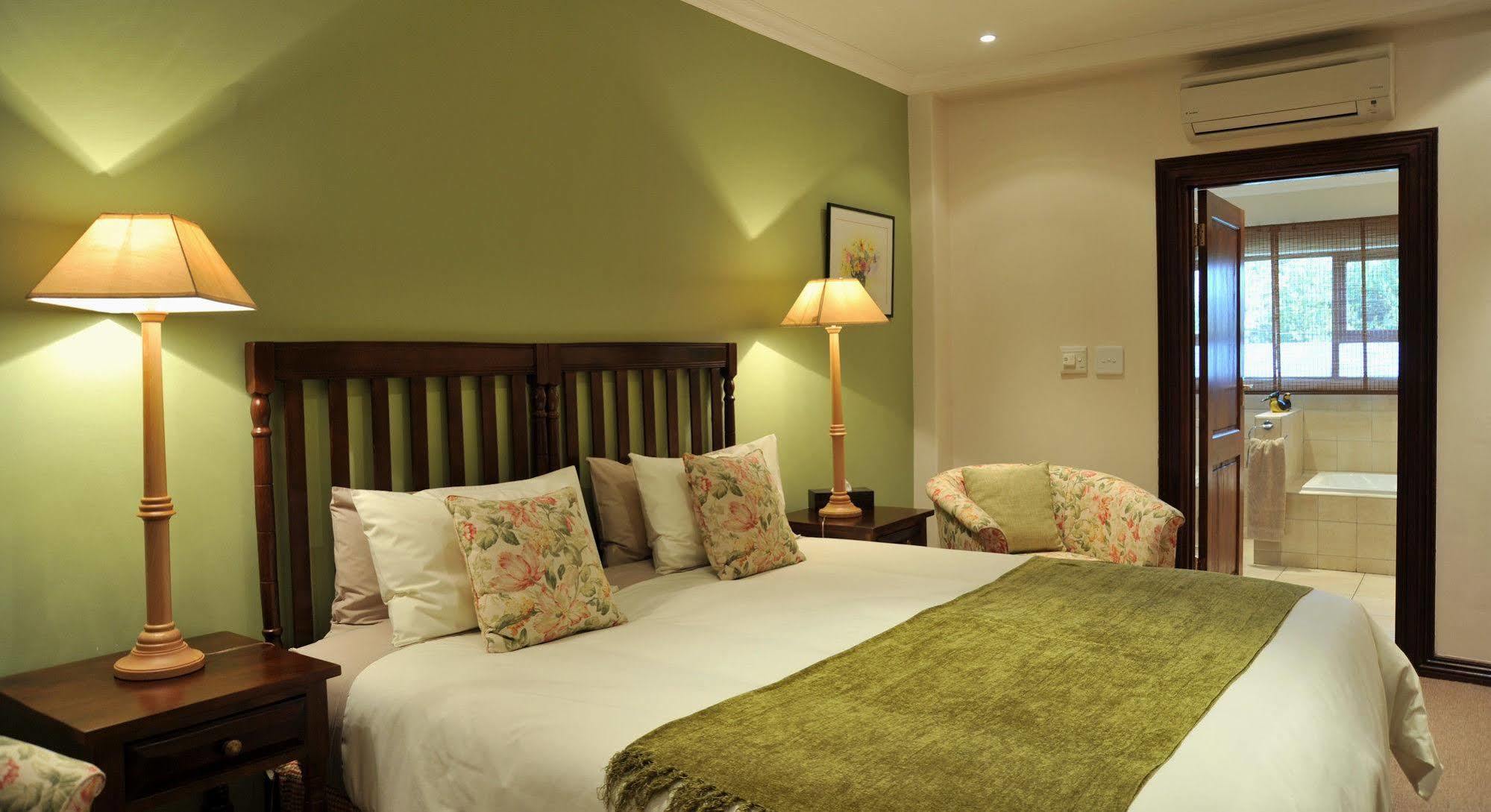 Claires Of Sandton Luxury Guest House Йоганнесбурґ Екстер'єр фото
