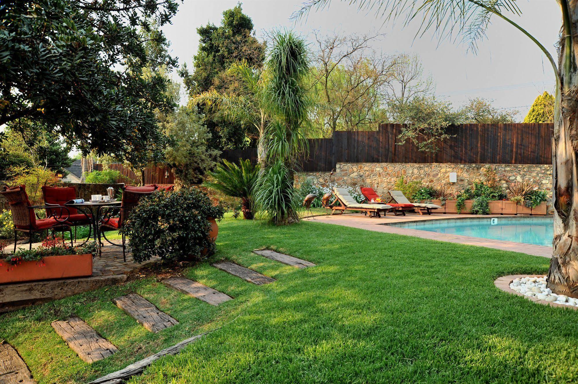 Claires Of Sandton Luxury Guest House Йоганнесбурґ Екстер'єр фото