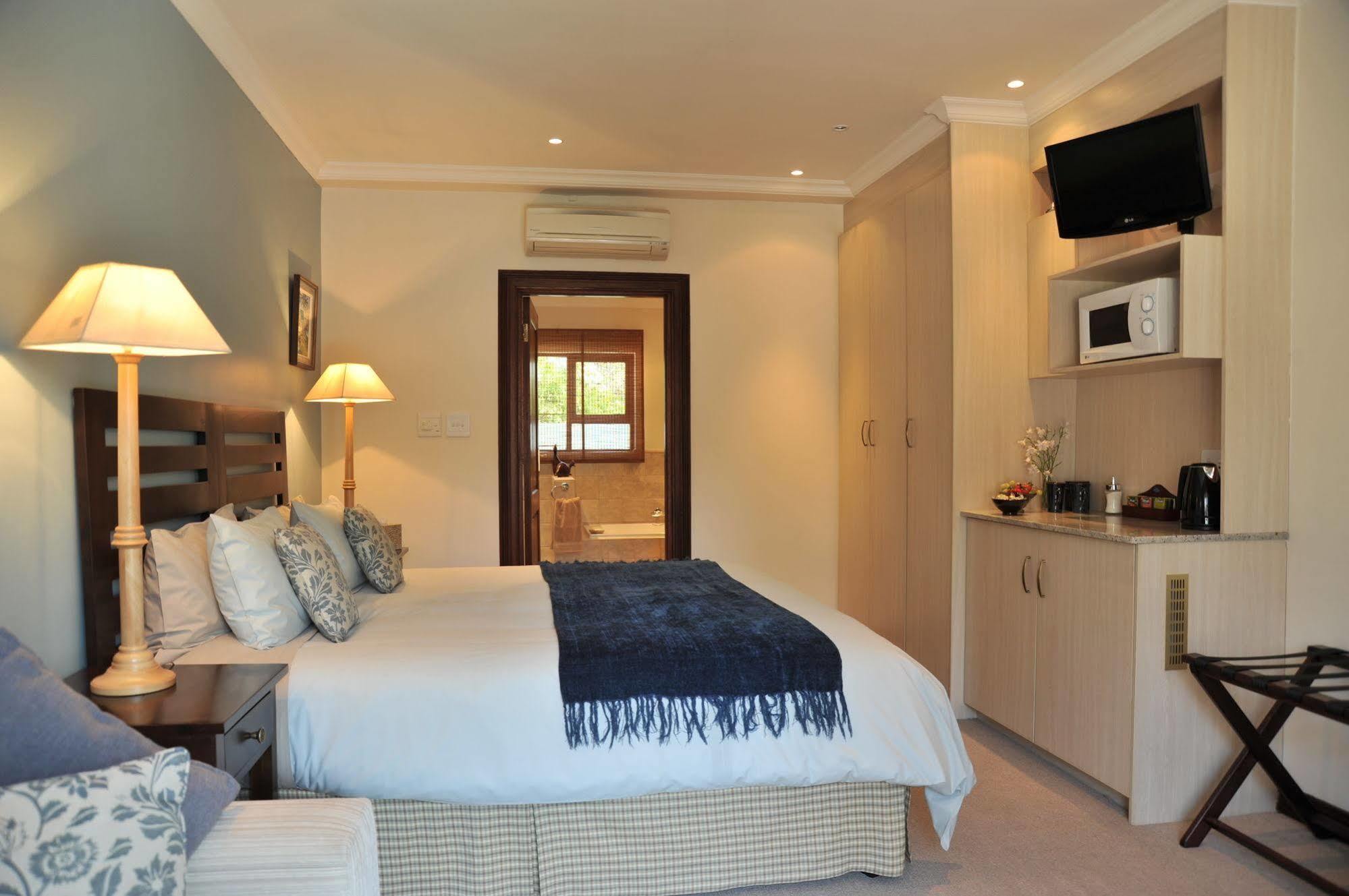 Claires Of Sandton Luxury Guest House Йоганнесбурґ Екстер'єр фото