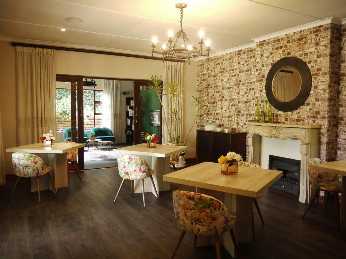 Claires Of Sandton Luxury Guest House Йоганнесбурґ Екстер'єр фото